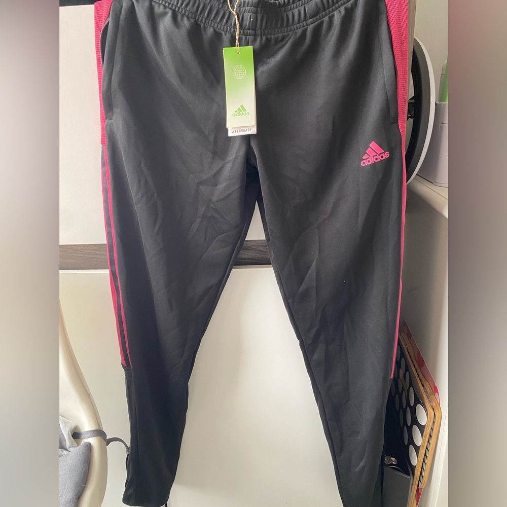 addidas track pants pink an black.
- Medium size 
- 2 zipper pokets
